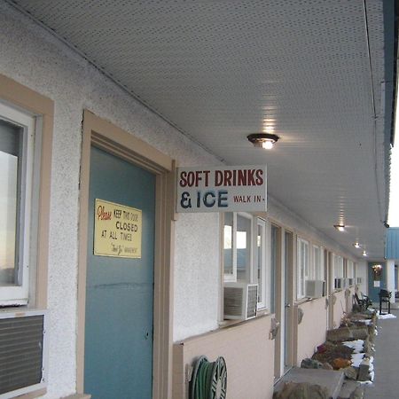 Parkway Motel & European Lodges Pincher Creek Exterior photo