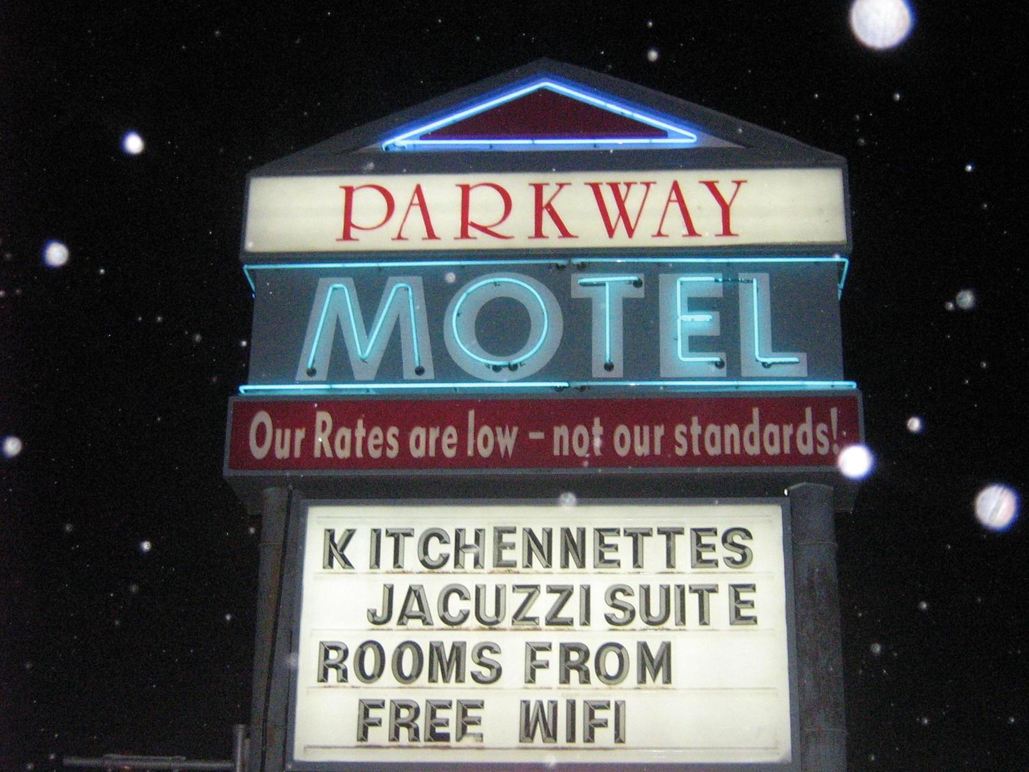 Parkway Motel & European Lodges Pincher Creek Exterior photo